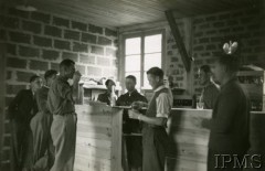 1940-1941, Montestruc-sur-Gers, Francja.
Kantyna w obozie dla internowanych polskich żołnierzy. 
Fot. NN, Instytut Polski i Muzeum im. gen. Sikorskiego w Londynie [kolekcja F. Bahyrycza]