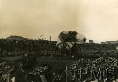 13-17.05.1935, Warszawa, Polska.
Uroczystości pogrzebowe Marszałka Józefa Piłsudskiego. Trumna z ciałem Marszałka na lawecie.
Fot. NN, Instytut Polski im. Gen. Sikorskiego w Londynie