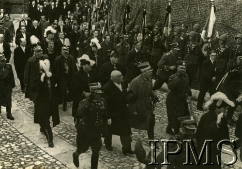 18.05.1935, Kraków, Polska.
Pogrzeb Marszałka Józefa Piłsudskiego - żałobnicy w kondukcie pogrzebowym. 
Fot. NN, Instytut Polski im. Gen. Sikorskiego w Londynie