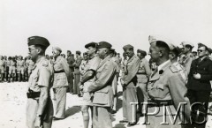 1940-1942, Środkowy Wschód.
Wizytacja Samodzielnej Brygady Strzelców Karpackich przez  księcia Gloucester Henryka Windsora. Polscy oficerowie.
Fot. Dowództwo Wojsk Polskich na Środkowym Wschodzie, Sekcja Oświaty i Kultury, Instytut Polski i Muzeum im. gen. Sikorskiego w Londynie