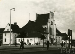 1930, Gdynia, Polska.
Dworzec kolejowy Gdynia Główna wybudowany w latach 20-tych.
Fot. Ernest Raulin, Instytut Polski i Muzeum im. gen. Sikorskiego w Londynie