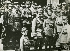 Ok. 1920, brak miejsca.
Grupa oficerów Legionów, w środku stoi gen. Józef Haller.
Fot. NN, Instytut Polski i Muzeum im. gen. Sikorskiego w Londynie [szuflada nr 20 – Walki o niepodległość]