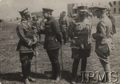 Kwiecień 1920, Winnica, Ukraina.
Wyprawa kijowska - gen. Antoni Listowski (z lewej) w rozmawie z Semenem Petlurą.
Fot. NN – dar płk A. Mienkiewicza, Instytut Polski im. Gen. Sikorskiego w Londynie [teczka nr 131 – wojna polsko-bolszewicka]