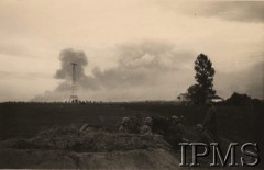 Wrzesień 1939, Polska.
Kampania wrześniowa, wkroczenie oddziałów niemieckich do Polski. Stanowisko niemieckiej artylerii zamaskowane gałęziami. Fotografia wykonana przez nieznanego żołnierza Wehrmachtu.
Fot. NN, Instytut Polski im. Gen. Sikorskiego w Londynie [teczka nr 140a]