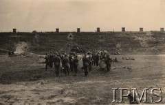 Wrzesień 1939, Polska.
Kampania wrześniowa, wkroczenie oddziałów niemieckich do Polski. Próba niemieckiej orkiestry wojskowej. Fotografia wykonana przez nieznanego żołnierza Wehrmachtu.
Fot. NN, Instytut Polski im. Gen. Sikorskiego w Londynie [teczka nr 140a]