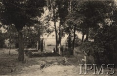 Wrzesień 1939, Polska.
Kampania wrześniowa, wkroczenie oddziałów niemieckich do Polski. Grób niemieckiego żołnierza. Fotografia wykonana przez nieznanego żołnierza Wehrmachtu.
Fot. NN, Instytut Polski im. Gen. Sikorskiego w Londynie [teczka nr 140a]