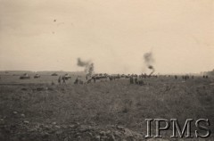 Wrzesień 1939, Polska.
Kampania wrześniowa, wkroczenie oddziałów niemieckich do Polski. Oddziały niemieckiej piechoty i czołgów podczas odpoczynku. Fotografia wykonana przez nieznanego żołnierza Wehrmachtu.
Fot. NN, Instytut Polski im. Gen. Sikorskiego w Londynie [teczka nr 140a]