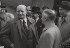 Sierpień 1944, Londyn, Anglia, Wielka Brytania.
Powitanie delegacji polskiego rządu po powrocie z wizyty w Moskwie. Z lewej stoi premier Stanisław Mikołajczyk, z prawej Jan Kwapiński.
Fot. Czesław Datka, Instytut Polski i Muzeum im. gen. Sikorskiego w Londynie [teczka nr 147 – Mikołajczyk]
