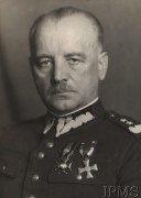 Lata 40., brak miejsca.
Gen. Władysław Sikorski, portret w mundurze z przypiętymi medalami.
Fot. NN, Instytut Polski i Muzeum im. gen. Sikorskiego w Londynie [teczka nr 44]
