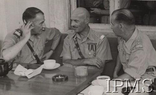 1942-1943, Palestyna.
Od lewej: gen. Tadeusz Klimecki, gen. Władysław Anders, gen. Józef Zając.
Fot. NN, Instytut Polski im. Gen. Sikorskiego w Londynie [teczka nr 94 – generałowie 1939-49]
