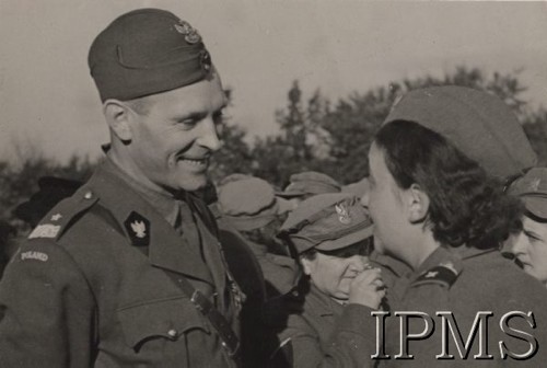 Lata 40., brak miejsca.
Gen. Mieczysław Boruta-Spiechowicz podczas spotkania z pestkami.
Fot. NN, Instytut Polski im. Gen. Sikorskiego w Londynie [teczka nr 94 – generałowie 1939-49]