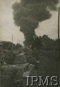 Czerwiec 1940, okolice rzeki Marna, Francja.
10 Brygada Kawalerii Pancernej nad Marną, widoczne zabudowania i pożar. 
Fot. NN, Instytut Polski i Muzeum im. gen. Sikorskiego w Londynie [album 121 - 1 Pułk Pancerny].