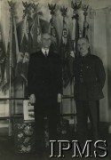 1940-1943, Gask House, Szkocja, Wielka Brytania.
Prezydent RP Władysław Raczkiewicz i Naczelny Wódz Polskich Sił Zbrojnych gen. Władysław Sikorski na tle polskich sztandarów. Fotografia podarowana w 1944 roku Władysławowi Raczkiewiczowi przez Helenę Sikorską, wdowę po gen. Władysławie Sikorskim. 
Fot. NN, Instytut Polski i Muzeum im. gen. Sikorskiego w Londynie [album 123 - W. Sikorski i W. Raczkiewicz].