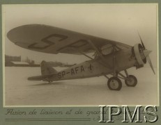 Lata 30., Warszawa, Polska.
Samolot łącznikowy i towarzyszący PZL Ł-2 z silnikiem Skoda-Wright.
Fotografia z albumu podarowanego Aleksandrowi I, królowi Jugosławii, przez Państwowe Zakłady Lotnicze.
Fot. NN, Instytut Polski i Muzeum im. gen. Sikorskiego w Londynie
