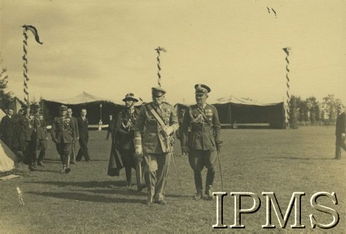 06.10.1933, Kraków, Polska.
Święto Jazdy Polskiej w 250 rocznicę Odsieczy Wiedeńskiej. Marszałek Józef Piłsudski i oficerowie, m.in. mjr artylerii Adam Skałkowski, płk Witold Wartha i płk Jan Karcz.
Fot. NN, Instytut Polski i Muzeum im. gen. Sikorskiego w Londynie