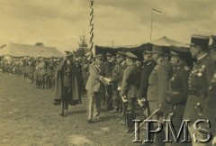 06.10.1933, Kraków, Polska.
Święto Jazdy Polskiej w 250 rocznicę Odsieczy Wiedeńskiej. Marszałek Józef Piłsudski wita zagranicznych delegatów. Piąty od prawej stoi gen. brygady d'Arbonneau, siódmy gen. mjr Schindler.
Fot. NN, Instytut Polski i Muzeum im. gen. Sikorskiego w Londynie