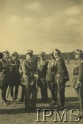 06.10.1933, Kraków, Polska.
Święto Jazdy Polskiej w 250 rocznicę Odsieczy Wiedeńskiej. Stoją od lewej: gen. Aleksander Osiński, gen. Leon Berbecki, Marszałek Józef Piłsudski, gen. Mieczysław Norwid-Neugebauer, gen. Juliusz Rómmel, gen. Kazimierz Fabrycy, gen. Felicjan Sławoj-Składkowski. 
Fot. NN, Instytut Polski i Muzeum im. gen. Sikorskiego w Londynie