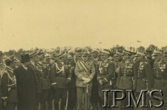 06.10.1933, Kraków, Polska.
Święto Jazdy Polskiej w 250 rocznicę Odsieczy Wiedeńskiej. Stoją od lewej: gen. Janusz Gąsiorowski, płk Władysław Belina-Prażmowski (w cywilnym ubraniu), płk Stefan Hanka-Kulesza, płk Władysław Anders, płk Ludwik Kmicic-Skrzyński, płk Zygmunt Piasecki, gen. Stanisław Grzmot-Skotnicki, gen. Sergiusz Zahorski, płk Juliusz Kleeberg (zasłonięty), płk Roman Abraham, Marszałek Józef Piłsudski, NN, płk Eugeniusz Jasiewicz, gen. Bolesław Wieniawa-Długoszowski, płk Jan Karcz, płk Rudolf Dreszer, NN, płk Piotr Skuratowicz.
Fot. NN, Instytut Polski i Muzeum im. gen. Sikorskiego w Londynie