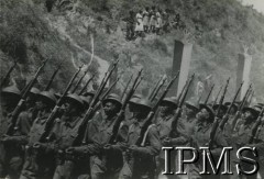 3.05.1942, Jangi-Jul, Uzbekistan, ZSRR.
Polskie Siły Zbrojne w ZSRR, defilada żołnierzy podczas obchodów święta Konstytucji 3 maja. 
Fot. NN, Instytut Polski i Muzeum im. gen. Sikorskiego w Londynie, przekazał płk dypl. W. Bąkiewicz [album 34 - AP na Wschodzie, 1 DP im. T. Kościuszki].