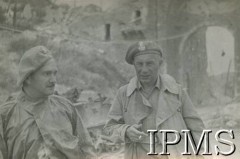 18.08.1944, Ankona, Włochy.
Polscy oficerowie podczas kampanii włoskiej, w tle ruiny.
Fot. NN, Instytut Polski i Muzeum im. gen. Sikorskiego w Londynie, przekazał płk dypl. W. Bąkiewicz [album 34 - AP na Wschodzie, 1 DP im. T. Kościuszki].