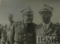 1940-1945, brak miejsca.
Polskie Siły Zbrojne na Zachodzie, na pierwszym planie z lewej gen. Stanisław Maczek, z prawej płk dypl. Franciszej Skibiński.
Fot. NN, Instytut Polski i Muzeum im. gen. Sikorskiego w Londynie [album 53 - PSZ na Zachodzie, 1 Dywizja Pancerna, 10 Pułk Dragonów].