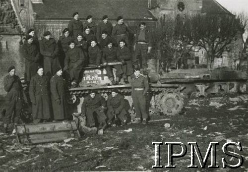 16.01.1945, Holandia.
Żołnierze z 1 Dywizji Pancernej na zdobytym niemieckim czołgu.
Fot. NN, Instytut Polski i Muzeum im. gen. Sikorskiego w Londynie [album 53 - PSZ na Zachodzie, 1 Dywizja Pancerna].