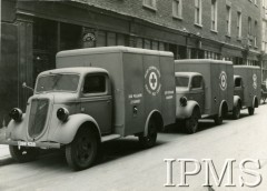 3.12.1940, Londyn, Anglia, Wielka Brytania.
Samochody sanitarno-transportowe Polskiego Czerwonego Krzyża (Ford Thames).
 Fot. NN, Instytut Polski i Muzeum im. gen. Sikorskiego w Londynie [Album K26]