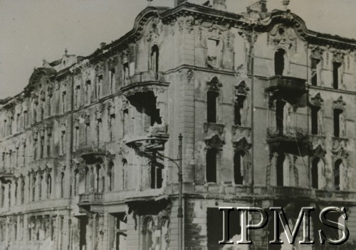 1939, Warszawa, Polska.
Kamienica przy pl. Krasińskich 6/8/10 róg Nowiniarskiej 1/3/5.
Fot. NN, Instytut Polski i Muzeum im. gen. Sikorskiego w Londynie [szuflada P1]