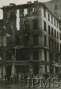 1939, Warszawa, Polska.
Kamienica przy ul. Krakowskie Przedmieście 77 róg Miodowej.
Fot. NN, Instytut Polski im. Gen. Sikorskiego w Londynie. [szuflada P1]