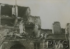 1939, Warszawa, Polska.
Kamienica przy ul. Krakowskie Przedmieście.
Fot. NN, Instytut Polski im. Gen. Sikorskiego w Londynie. [szuflada P1]