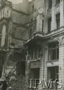 1939, Warszawa, Polska.
Ruiny kamienicy przy ulicy Trębackiej.
Fot. NN, Instytut Polski i Muzeum im. gen. Sikorskiego w Londynie [szuflada P1]