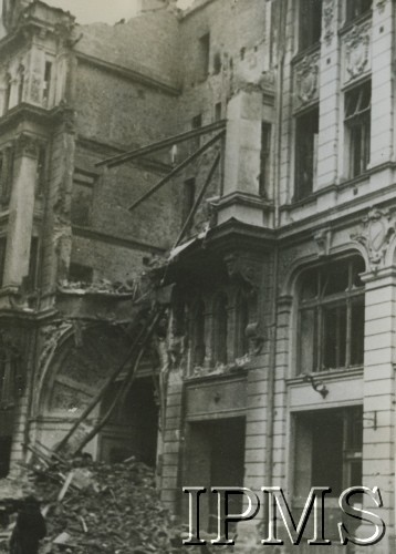 1939, Warszawa, Polska.
Ruiny kamienicy przy ulicy Trębackiej.
Fot. NN, Instytut Polski i Muzeum im. gen. Sikorskiego w Londynie [szuflada P1]
