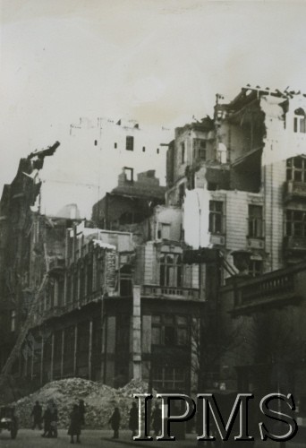 1939, Warszawa, Polska.
Zniszczona zabudowa na rogu ulicy Sienkiewicza i Jasnej.
Fot. NN, Instytut Polski i Muzeum im. gen. Sikorskiego w Londynie [szuflada P1]