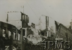 1939, Warszawa, Polska.
Zniszczona zabudowa na rogu ulicy Nowy Świat.
Fot. NN, Instytut Polski i Muzeum im. gen. Sikorskiego w Londynie [szuflada P1]