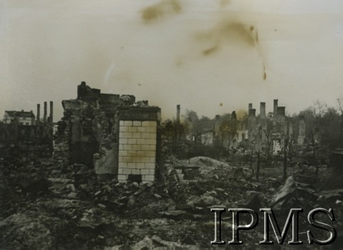 1939, Warszawa, Polska.
Zniszczona zabudowa Bródna, okolice ulicy Odrowąża.
Fot. NN, Instytut Polski im. Gen. Sikorskiego w Londynie. [szuflada P1]
