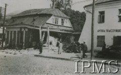 1939, Krzemieniec, Polska.
Zabudowa miejska zniszczona podczas nalotów w czasie pobytu rządu polskiego i ambasadorów uciekających do Rumunii.
Fot. NN, Instytut Polski i Muzeum im. gen. Sikorskiego w Londynie [szuflada P1]