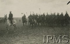 Przed 1939, Brody, woj. tarnopolskie, Polska.
Przegląd 22 Pułku, ułani z lancami.
Fot. NN, Instytut Polski i Muzeum im. gen. Sikorskiego w Londynie