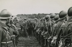 1940, Loyat (okolice), Bretania, Francja.
Grupa żołnierzy 9 Pułku we francuskich mundurach.
Fot. NN, Instytut Polski i Muzeum im. gen. Sikorskiego w Londynie