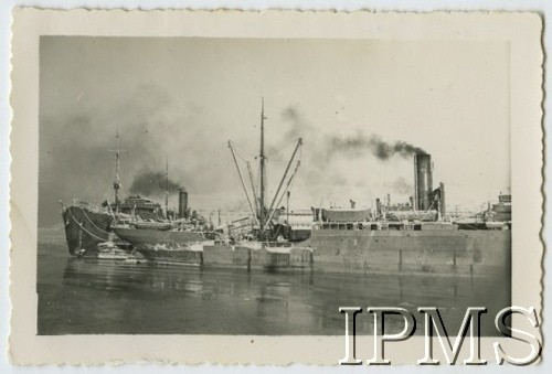 1941, Archangielsk, ZSRR.
Oblodzone statki w porcie.
Fot. NN, Instytut Polski i Muzeum im. gen. Sikorskiego w Londynie
