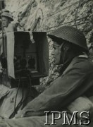 1944, Włochy.
Żołnierz 2 Korpusu Polskiego przy radiostacji.
Fot. NN, Instytut Polski i Muzeum im. gen. Sikorskiego w Londynie [album 76 - 2 Korpus Polski dla Rudnickiego].