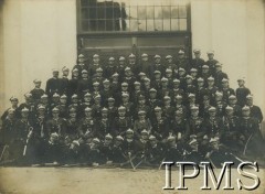 Przed 1939, Polska.
Grupa adeptów szkoły wojskowej.
Fot. NN, Instytut Polski i Muzeum im. gen. Sikorskiego w Londynie [koperta luzem - Wojsko Polskie Przed 1939]
