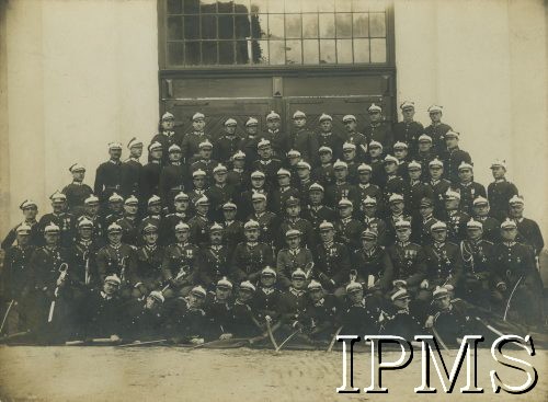 Przed 1939, Polska.
Grupa adeptów szkoły wojskowej.
Fot. NN, Instytut Polski i Muzeum im. gen. Sikorskiego w Londynie [koperta luzem - Wojsko Polskie Przed 1939]

