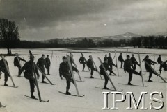 1941-1944, Wielka Brytania.
Ćwiczenia żołnierzy 1 Samodzielnej Brygady Spadochronowej.
Fot. NN, Instytut Polski i Muzeum im. gen. Sikorskiego w Londynie [pudło - różne]