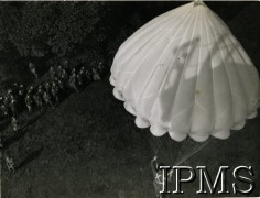 1941-1944, Wielka Brytania.
Ćwiczenia żołnierzy 1 Samodzielnej Brygady Spadochronowej - skoki z wieży.
Fot. NN, Instytut Polski i Muzeum im. gen. Sikorskiego w Londynie [pudło - różne]