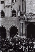 21.04.1945, Bolonia, Włochy.
Tłum mieszkańców wyzwolonego miasta.
Fot. NN, Instytut Polski i Muzeum im. gen. Sikorskiego w Londynie [pudło - różne]