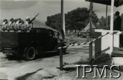1940-1941, Bliski Wschód.
Defilada przed przedstawicielem władz brytyjskich.
Fot. NN, Instytut Polski i Muzeum im. gen. Sikorskiego w Londynie [pudło - różne] 
