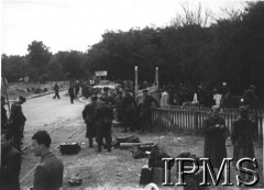 Czerwiec 1940, Le Verdon, Francja.
Ewakuacja Wojska Polskiego do Wielkiej Brytanii. Widoczni żołnierze i cywile z bagażami.
Fot. NN, Instytut Polski w Londynie [szuflada 52 - Francja WP].