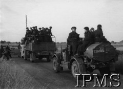 Czerwiec 1940, Bordeaux okolice, Francja.
Droga do Bordeaux, uciekinierzy francuscy - lotnicy na cysternach.
Fot. NN, Instytut Polski w Londynie [szuflada 52 - Francja WP].