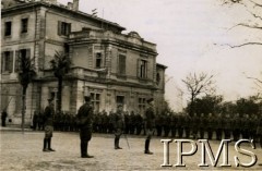 1940, Bollene, Francja.
Pułkownik Witold Gierulewicz wygłasza przemówienie do żołnierzy 10 Pułku Strzelców Konnych.
Fot. NN, Instytut Polski w Londynie [szuflada 52 - Francja WP, sygn. 7706]