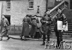 1.06.1943, Gifford, Szkocja, Wielka Brytania. 
Dowódca 1 Dywizji Pancernej gen. Stanisław Maczek i szef sztabu dywizji płk Jerzy Levittoux.
Fot. NN, Instytut Polski i Muzeum im. gen. Sikorskiego w Londynie [teczka luzem Januszajtis].